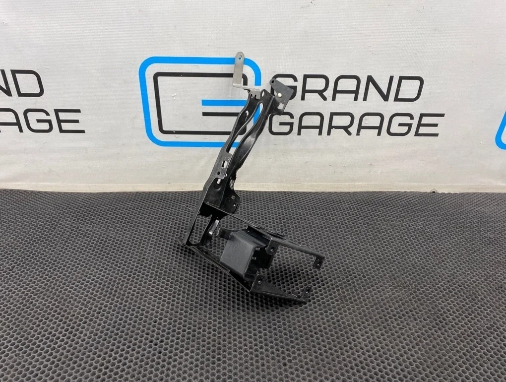 Кронштейн фары Bmw 3-Series 2013 51647245792 F30 N20B20B 2.0, правый