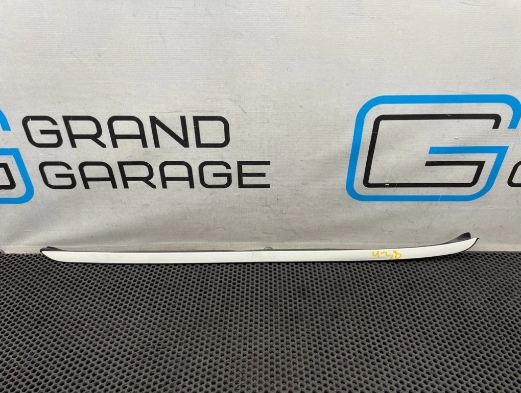 Молдинг лобового стекла Bmw X5 2008 51317250396 E70 N52B30A 3.0, правый