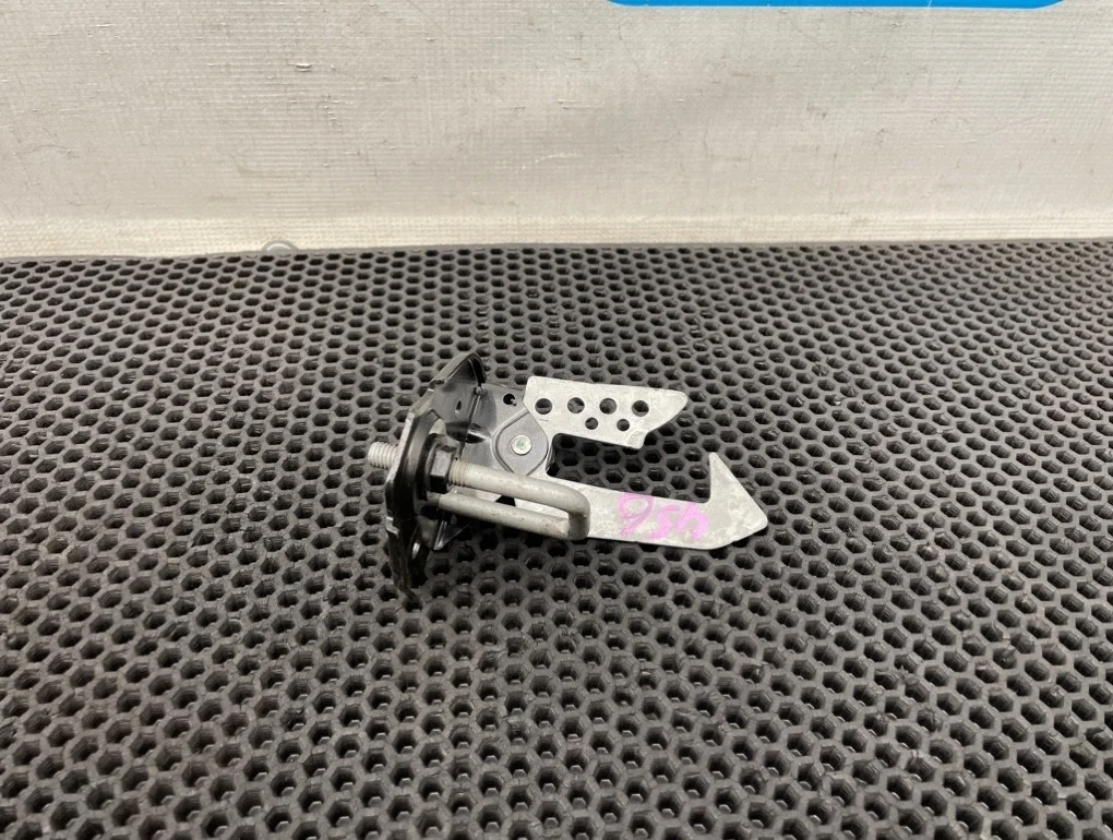 Крюк капота Bmw 5-Series 2010 51237183763 F10 N55B30A 3.0, правый