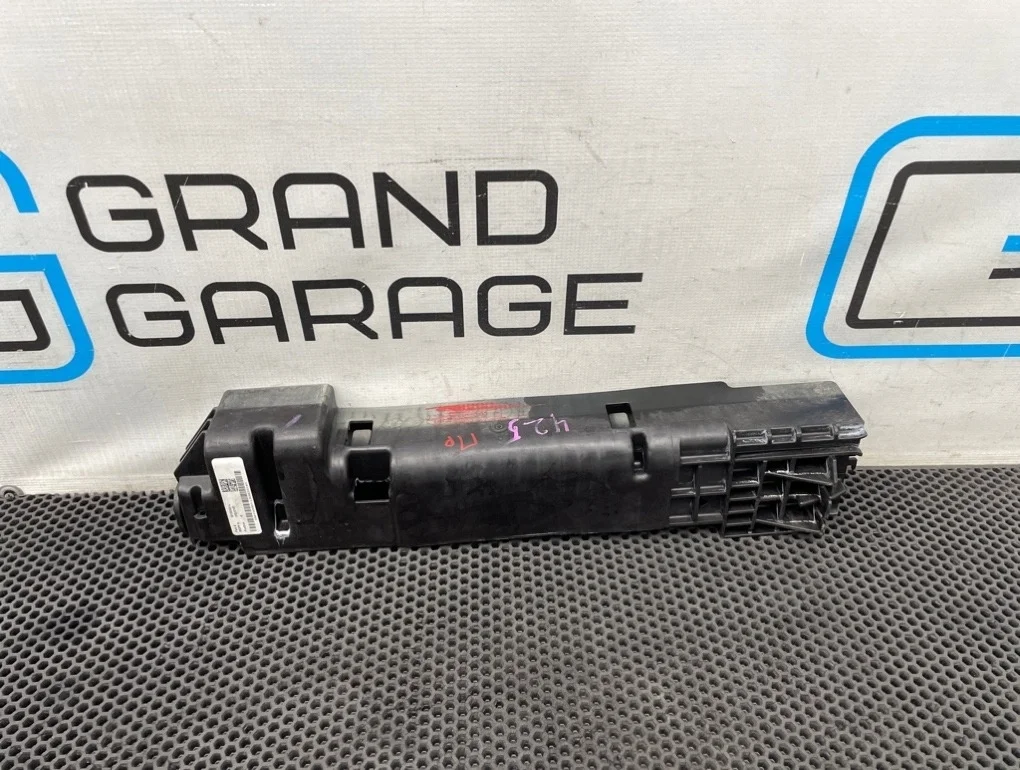 Кронштейн радиатора Bmw X3 2011 17117593839 F25 N52B30A 3.0, правый