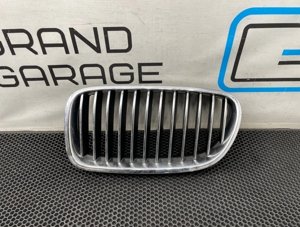 Решетка радиатора Bmw 5-Series 2011 51137203649 F10 N52B25A 2.5, левая