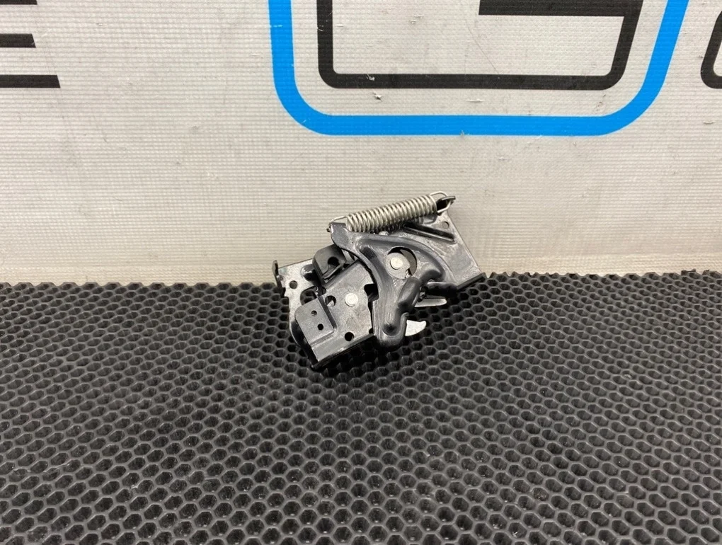 Замок капота Bmw 3-Series 2014 51237242549 F30 N20B20B 2.0, правый