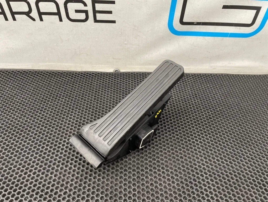 Педаль газа Mercedes-Benz E-Class 2012 A2043000004 W212 276.952 3.5