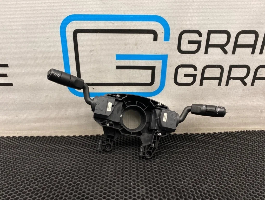 Переключатель подрулевой Land Rover Discovery 2006 XPB500290PVJ L319 406PN 4.0