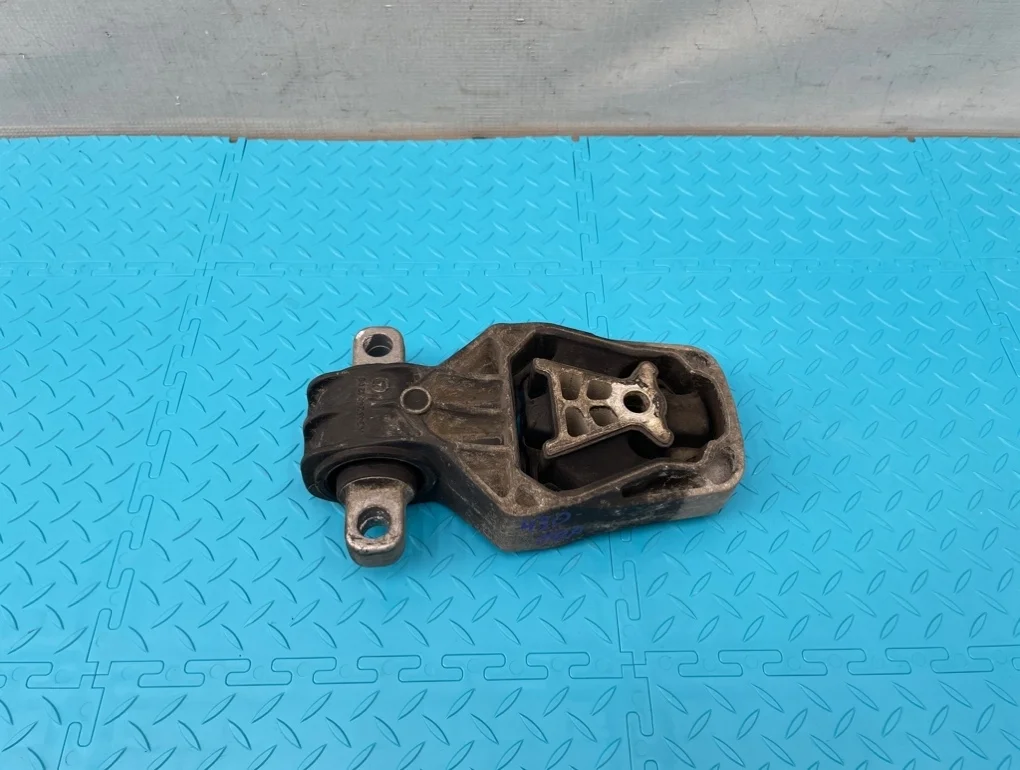 Подушка двигателя Mercedes-Benz B-Class 2012 A2462401209 W246 270.910 1.6, задняя