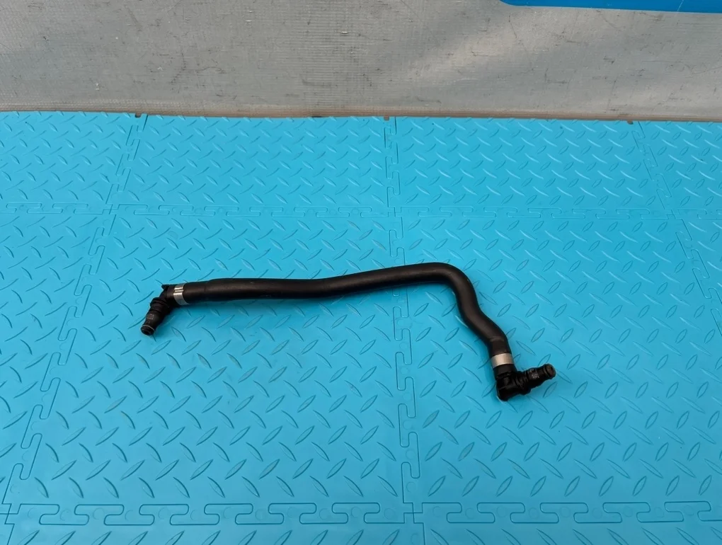 Патрубок охлаждения Mercedes-Benz E-Class 2011 A2045010925 C207 271.860 1.8