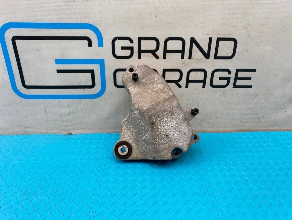 Кронштейн двигателя Mercedes-Benz Gla-Class 2014 A2702230002 X156 270.920 2.0, правый