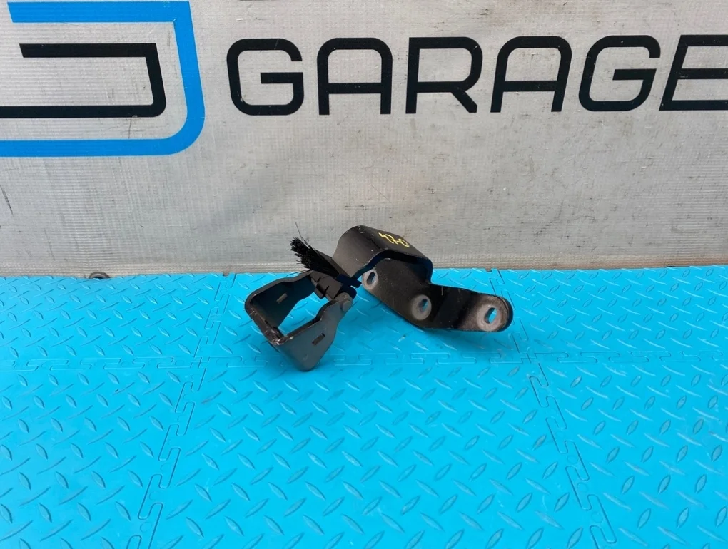 Петля багажника Porsche Cayenne 2013 7P5827302D 958 M55.02 3.6, правая