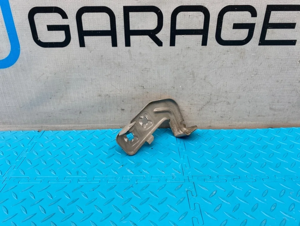Кронштейн крыла Bmw 3-Series 2013 41358066940 F30 N20B20B 2.0, передний правый