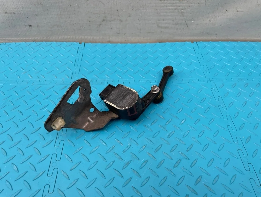 Датчик положения кузова Mercedes-Benz B-Class 2013 A2463230140 W246 270.910 1.6, задний
