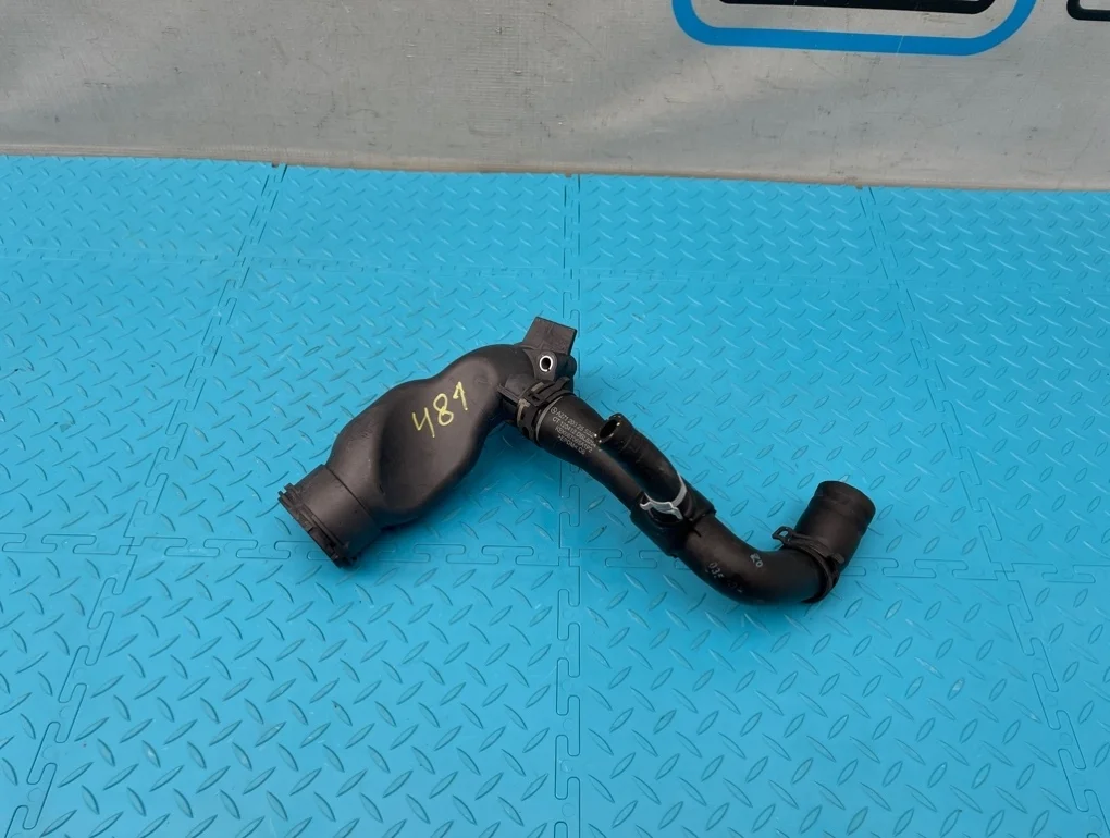 Патрубок охлаждения Mercedes-Benz C-Class 2013 A2712002056 W204 271.820 1.8