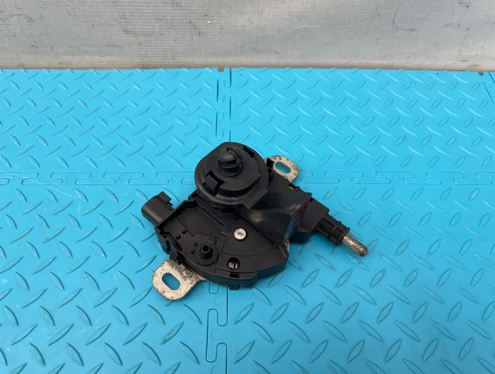 Замок капота Ford Kuga 2011 3M5116700AC CBV HYDB 2.5