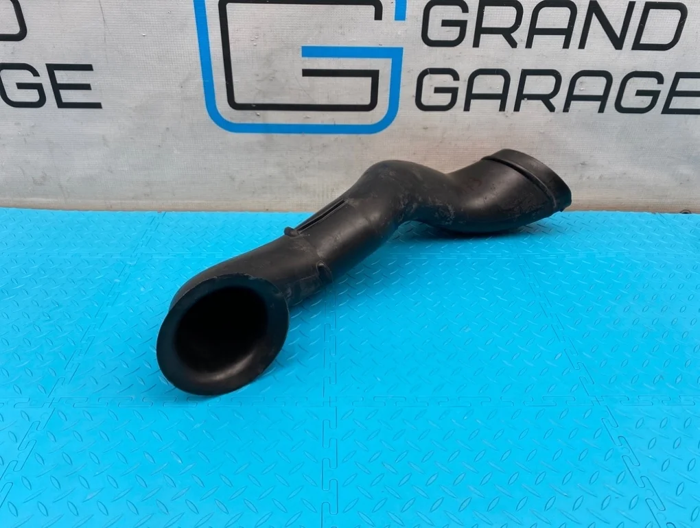 Патрубок воздушный Porsche Cayenne 2011 95811027100 958 M55.02 3.6