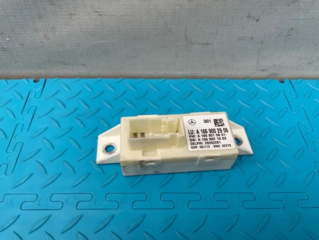 Блок электронный Mercedes-Benz C-Class 2013 A1669003309 W204 271.820 1.8