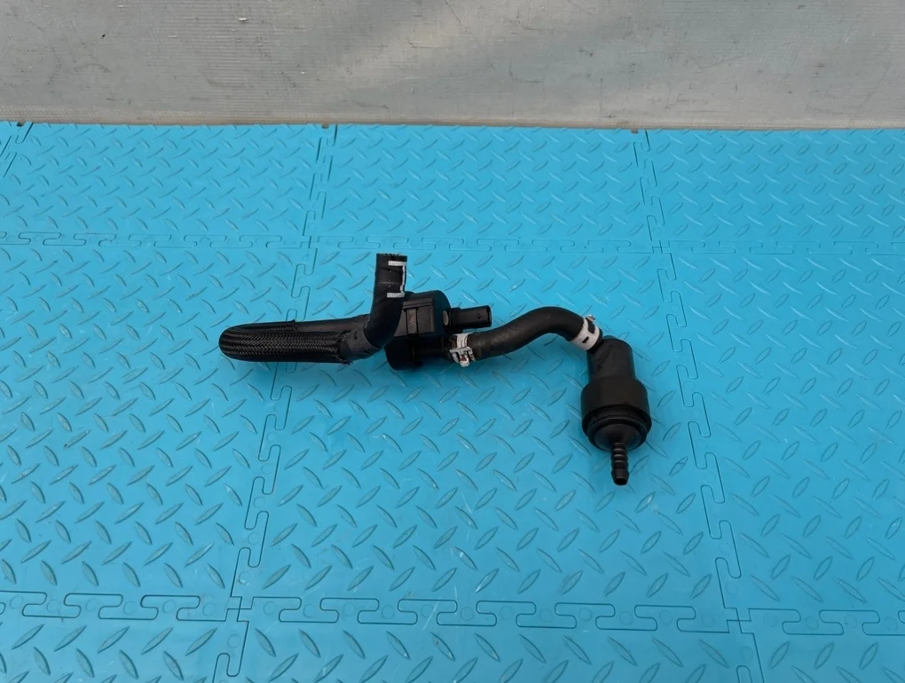 Клапан вентиляции топливного бака Audi A6 2011 06H906517G C7 CHVA 2.8