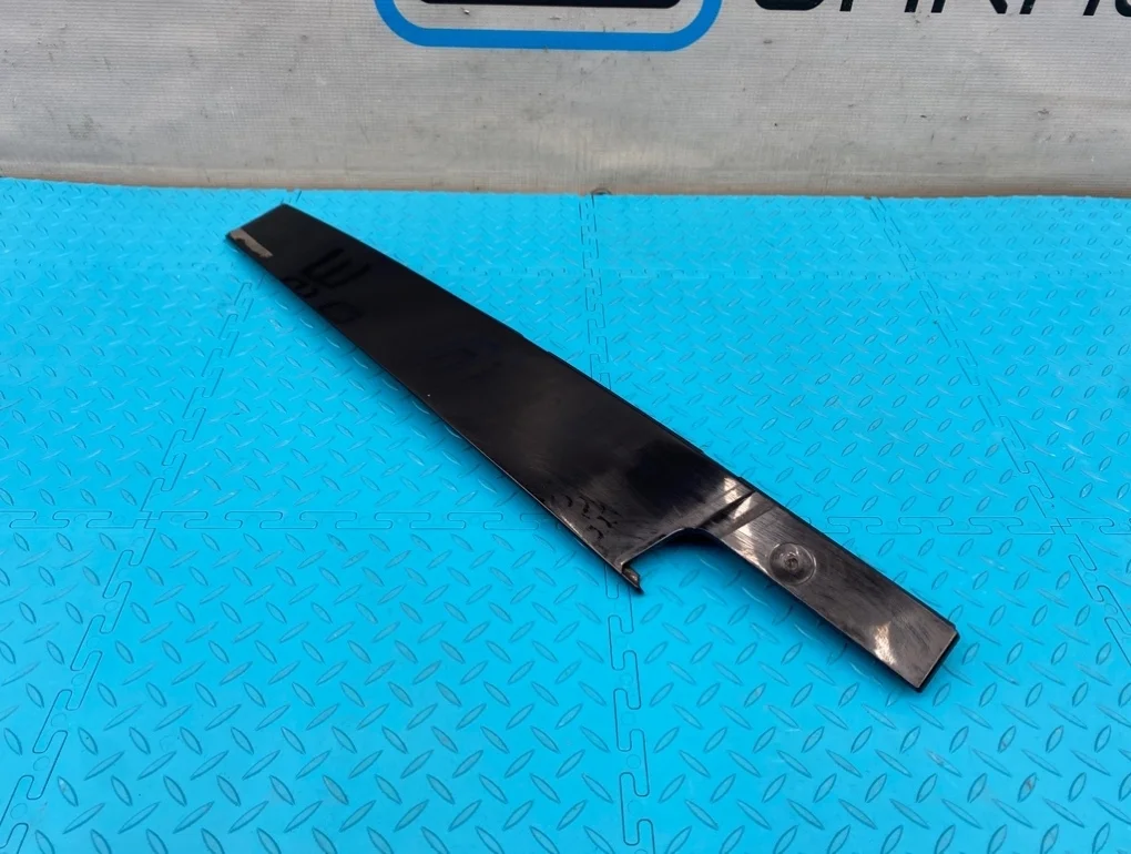 Накладка на дверь Audi A4 2014 8K0837902M B8 CDNB 2.0, передняя правая