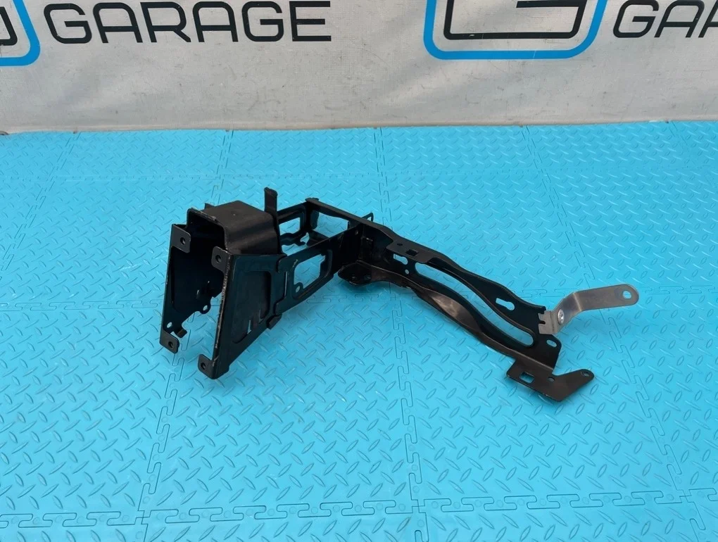 Кронштейн фары Bmw 1-Series 2013 51647245792 F20 N13B16A 1.6, правый
