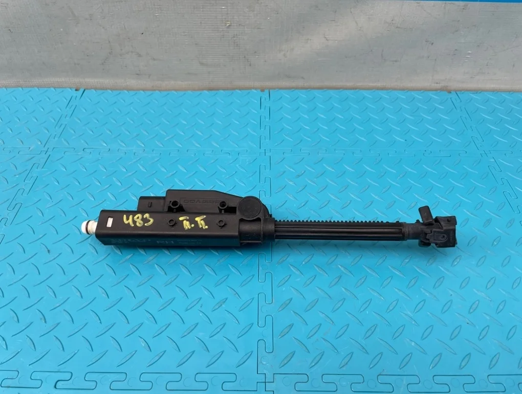 Форсунка омывателя фары Volvo Xc70 2007 30663580 BZ B6324S 3.2, правая