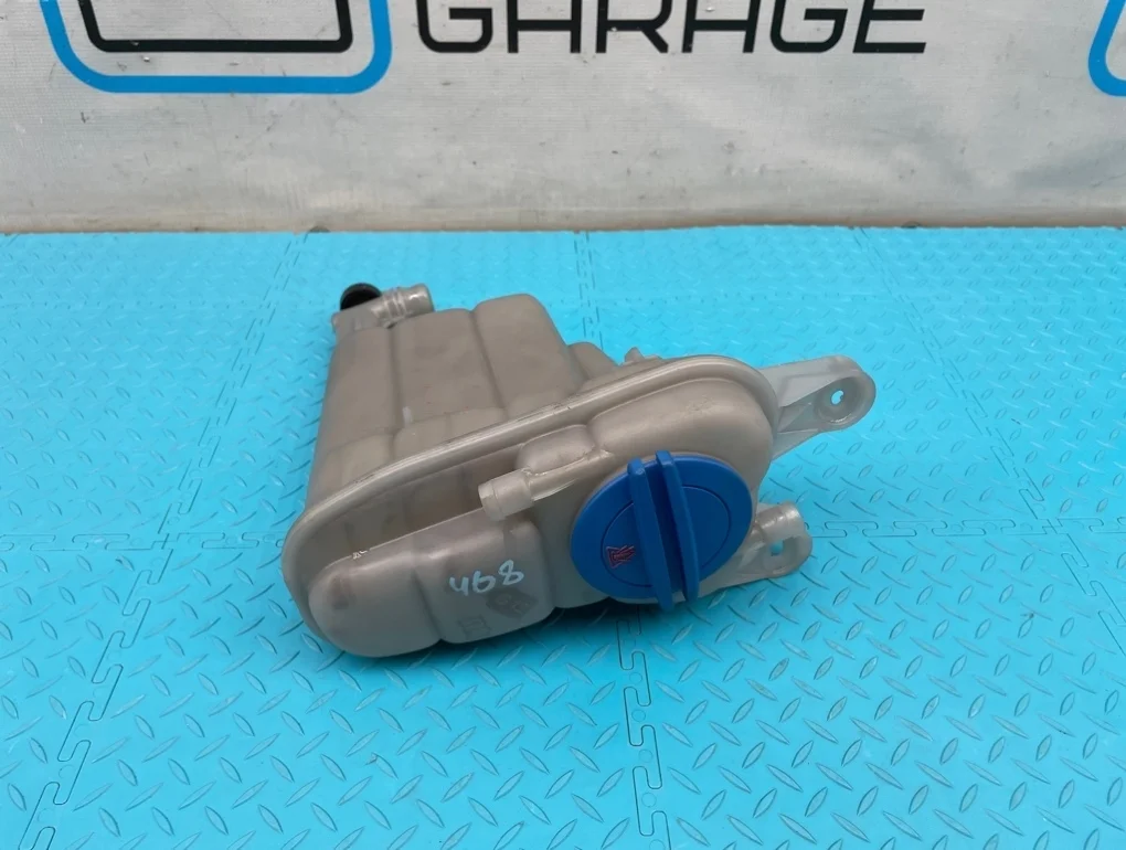 Бачок расширительный Audi A4 2014 8K0121403G B8 CDNB 2.0