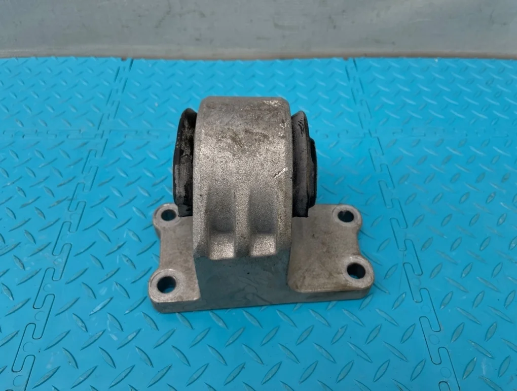 Подушка кпп Land Rover Discovery 2006 IAF500021 L319 406PN 4.0
