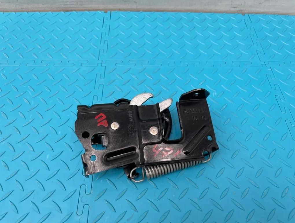 Замок капота Bmw 1-Series 2013 51237242549 F20 N13B16A 1.6, правый