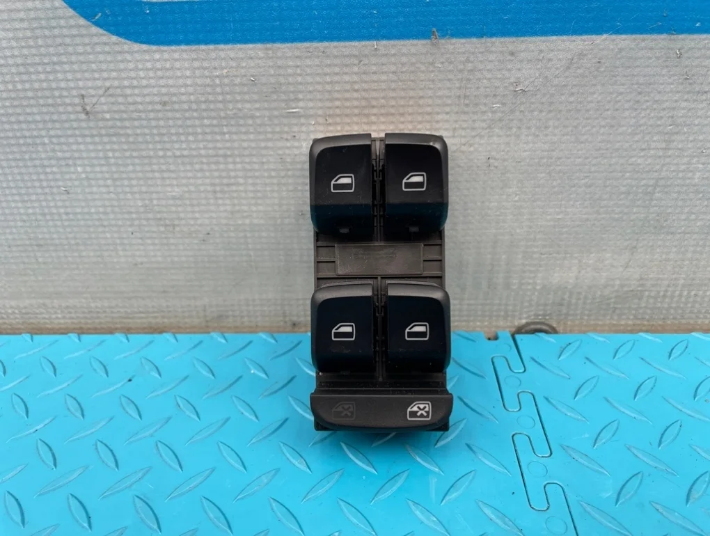 Блок стеклоподъемников Audi A5 2011 8K0959851D 8T CDNC 2.0, передний правый