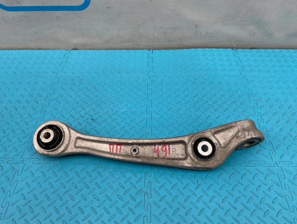 Рычаг Audi A6 2013 8K0407152F C7 CHVA 2.8, передний правый