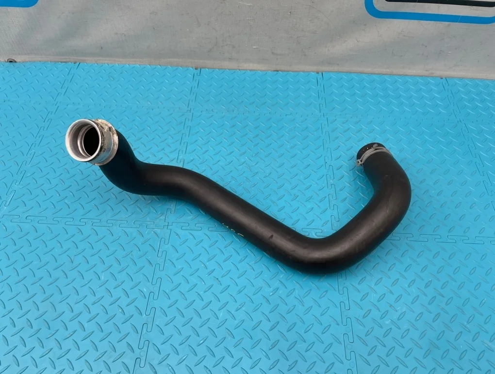 Патрубок охлаждения Mercedes-Benz V-Class 2011 A6395016982 W639 272.978 3.5