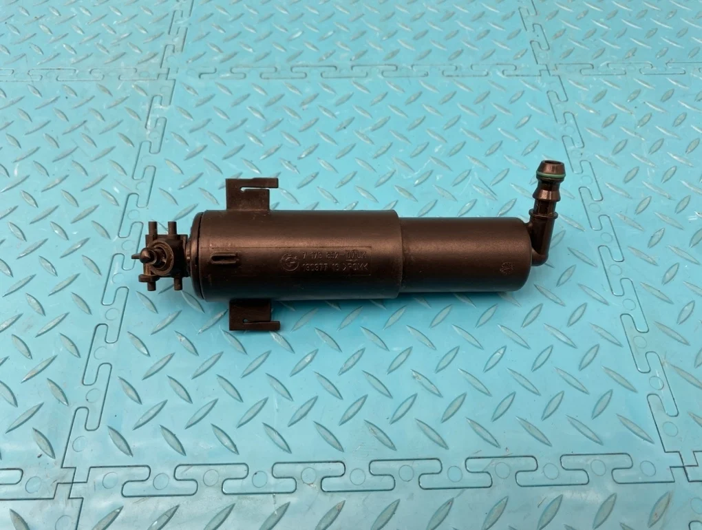 Форсунка омывателя фары Bmw X5 2009 61677173852 E70 N52B30AF 3.0, правая