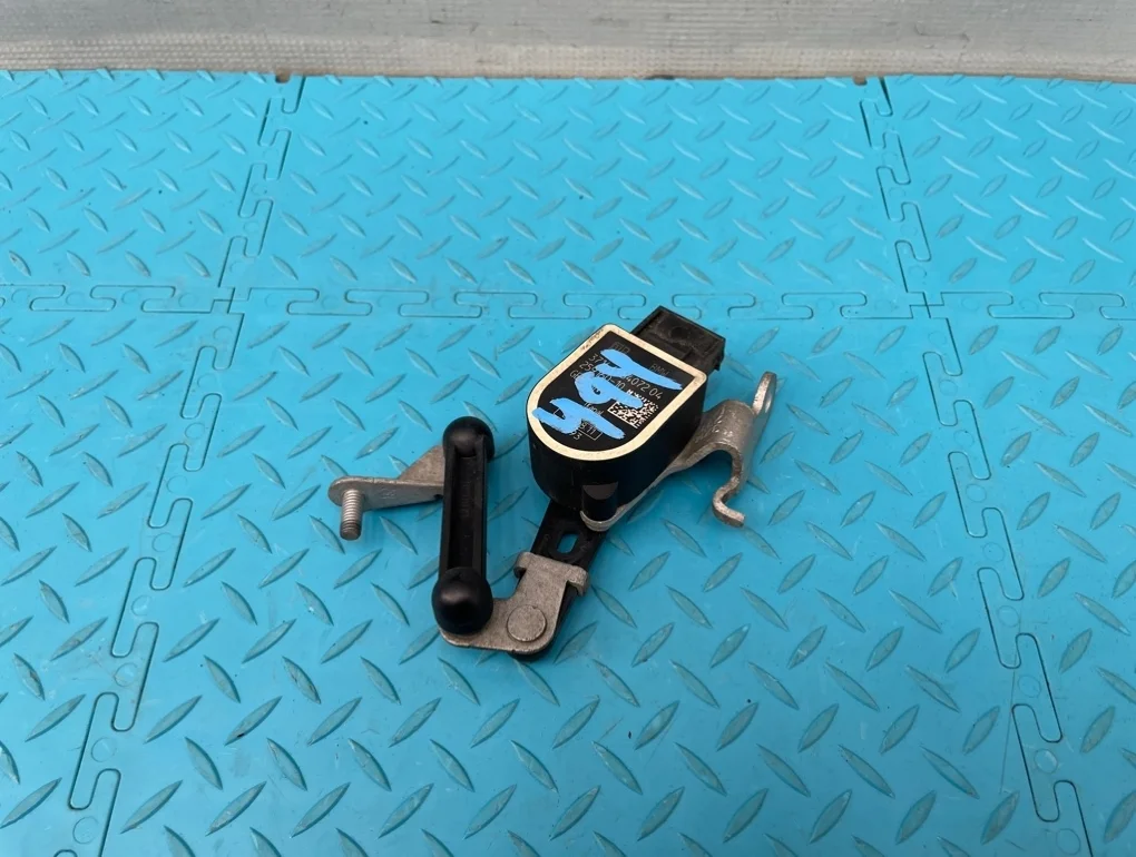 Датчик положения кузова Bmw 7-Series 2012 37146781362 F01 N54B30A 3.0, передний правый