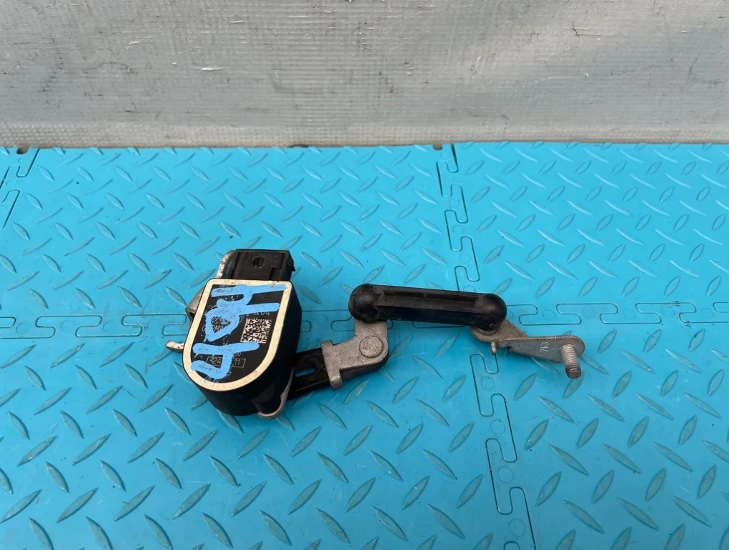 Датчик положения кузова Bmw 7-Series 2012 37146781361 F01 N54B30A 3.0, передний левый