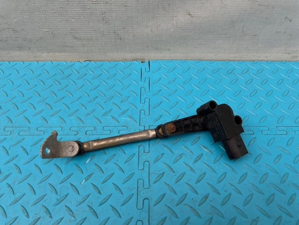 Датчик положения кузова Audi A6 2013 1T0907503A C7 CHVA 2.8, задний левый