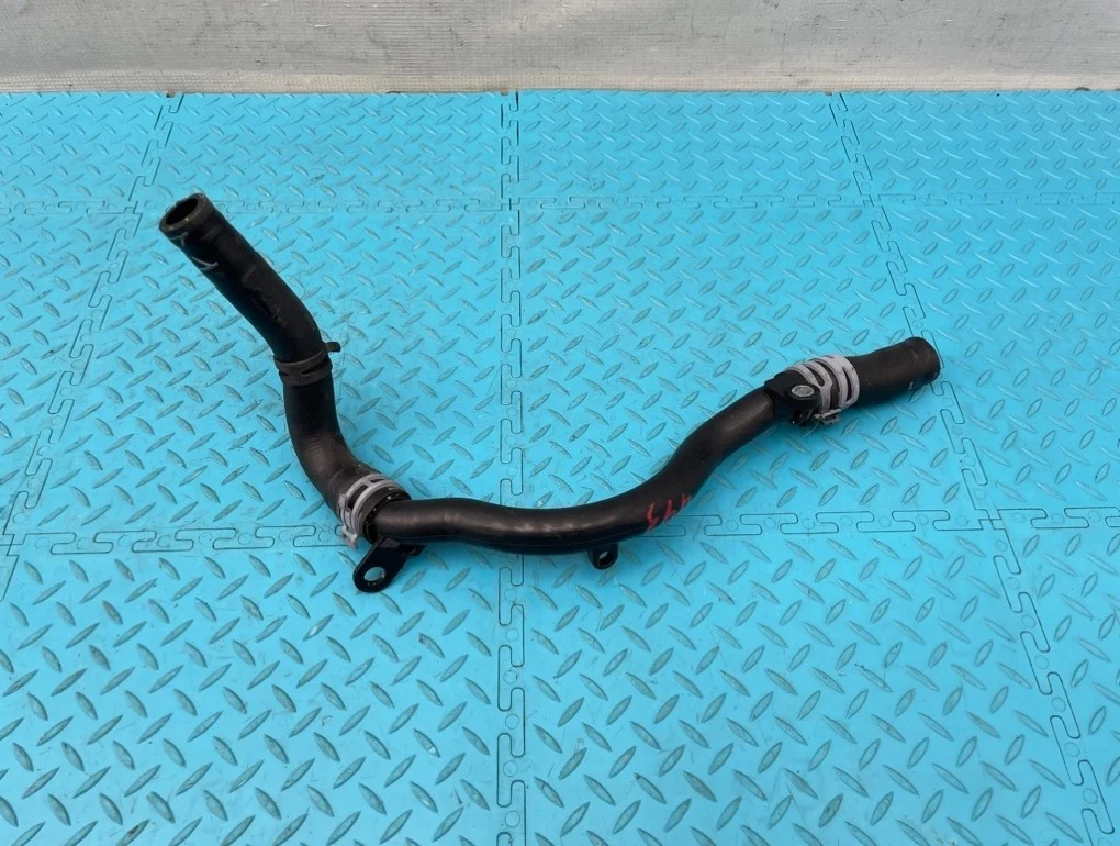 Патрубок охлаждения Audi A8 2012 06E121044M D4 CGWD 3.0
