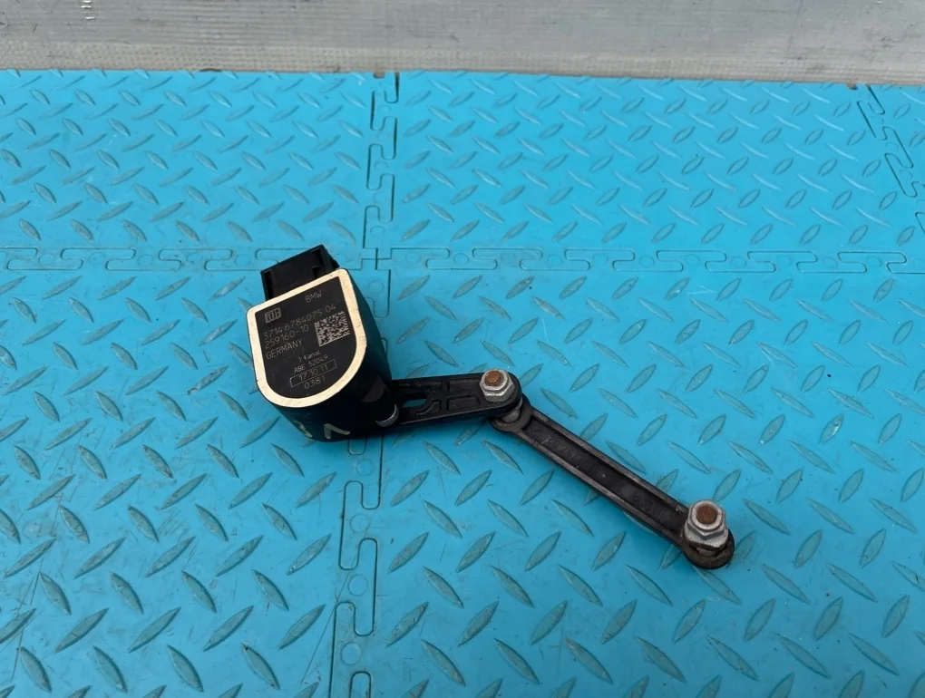 Датчик положения кузова Bmw 5-Series 2012 37146784075 F10 N20B20B 2.0, задний