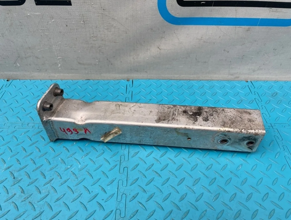 Кронштейн усилителя бампера Audi A8 2012 4H0806063E D4 CGWD 3.0, передний левый