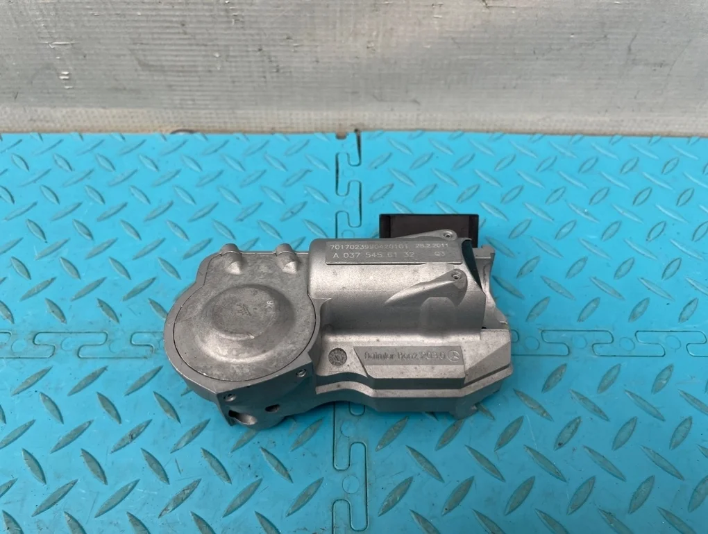 Блокиратор руля Mercedes-Benz V-Class 2011 A0375456132 W639 272.978 3.5