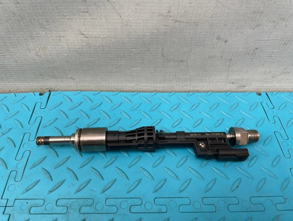 Форсунка топливная Bmw 5-Series 2012 13647597870 F10 N20B20B 2.0