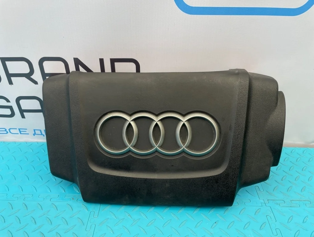 Крышка двигателя Audi A6 2013 06E103926L C7 CHVA 2.8