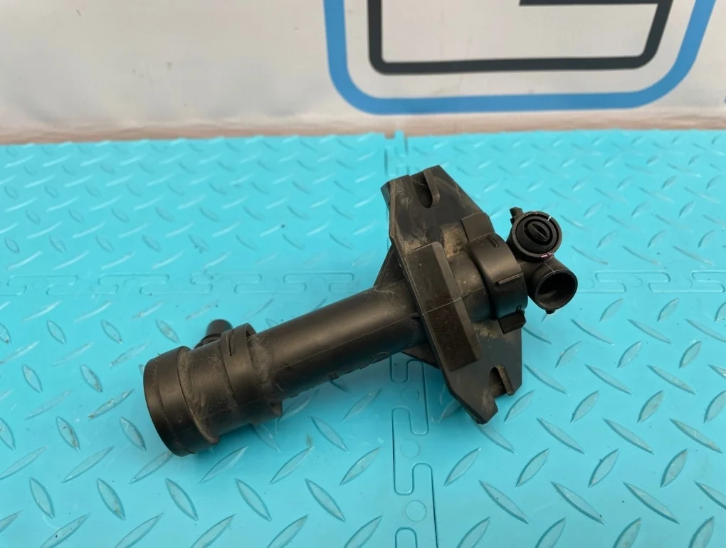 Форсунка омывателя Audi Q3 2012 8U0955101B 8UB CPSA 2.0, левая