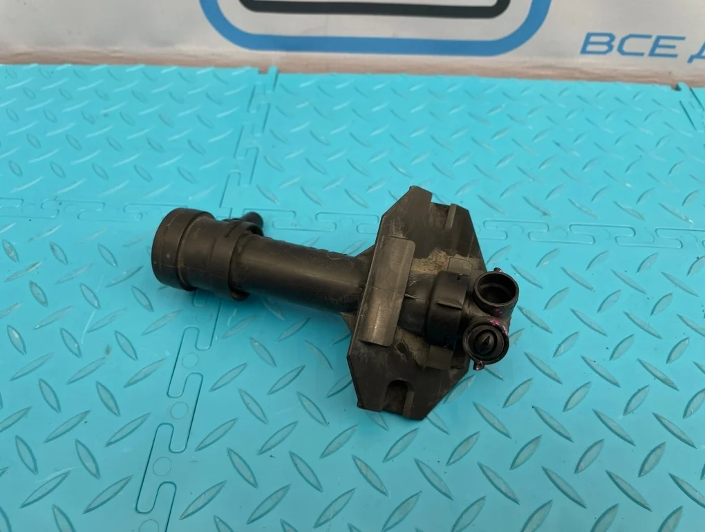 Форсунка омывателя Audi Q3 2012 8U0955102B 8UB CPSA 2.0, правая
