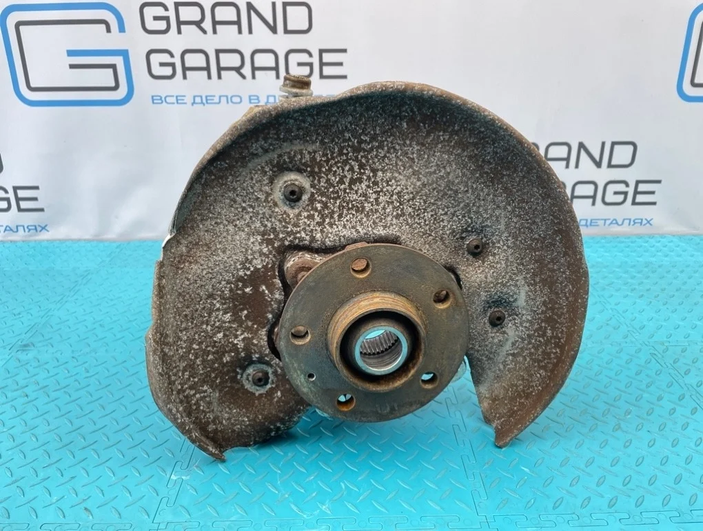 Кулак Audi A6 2013 8R0505436C C7 CHVA 2.8, задний правый
