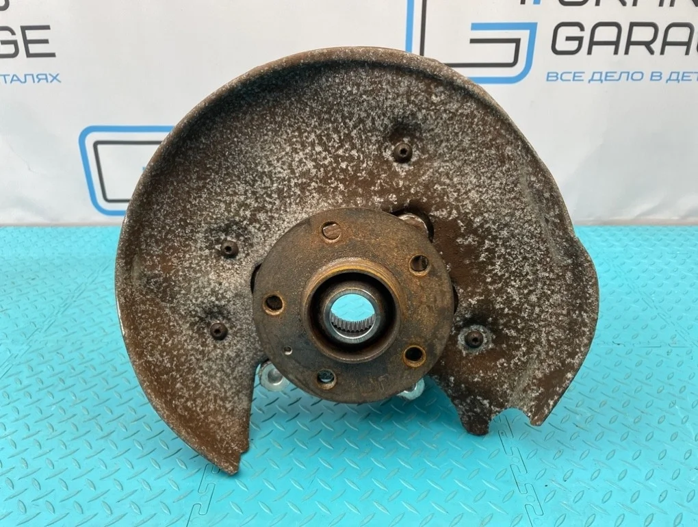 Кулак Audi A6 2013 8R0505431F C7 CHVA 2.8, задний левый