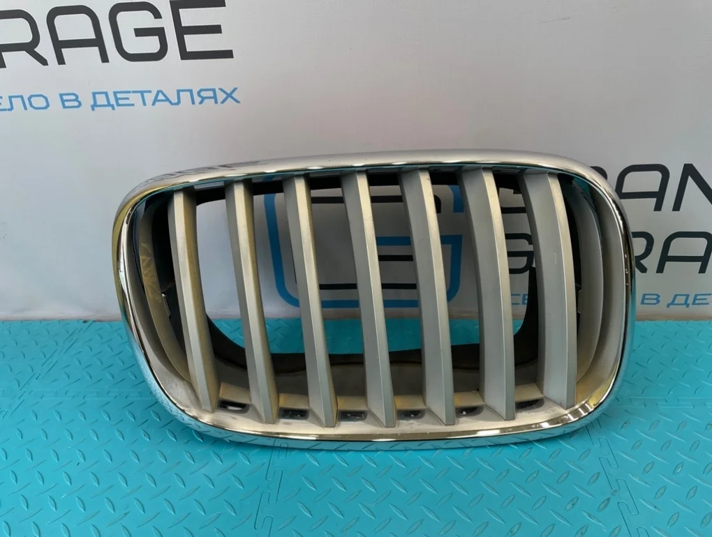 Решетка радиатора Bmw X5 2009 51137157688 E70 N52B30AF 3.0, правая