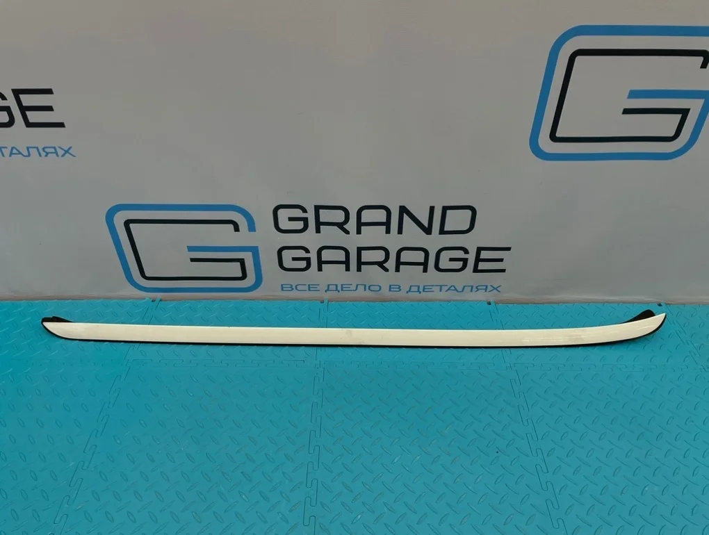 Молдинг лобового стекла Bmw X5 2009 51317250396 E70 N52B30AF 3.0, правый