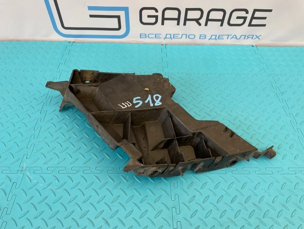 Кронштейн бампера Audi A7 2011 4G8807284C 4GA CGWB 3.0, передний правый