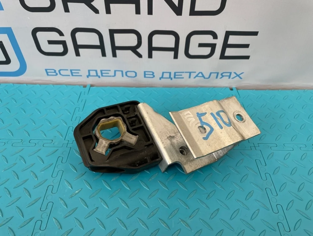 Кронштейн радиатора Bmw 4-Series 2014 17118620732 F32 N20B20B 2.0, передний левый