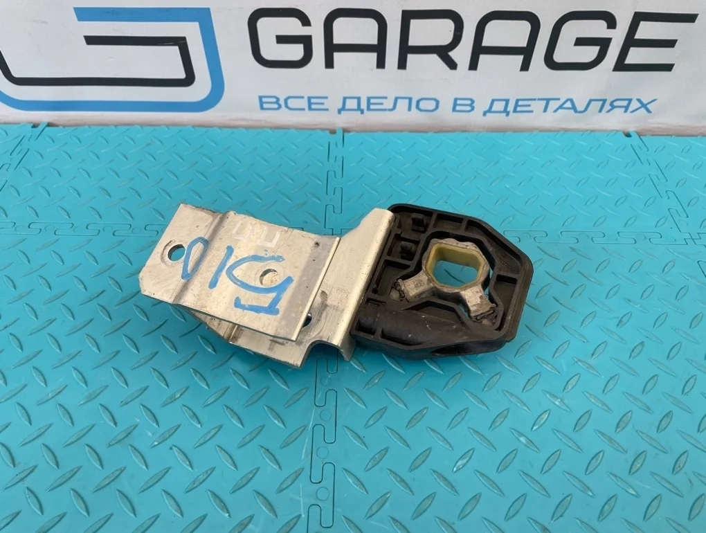 Кронштейн радиатора Bmw 4-Series 2014 17118620733 F32 N20B20B 2.0, передний правый