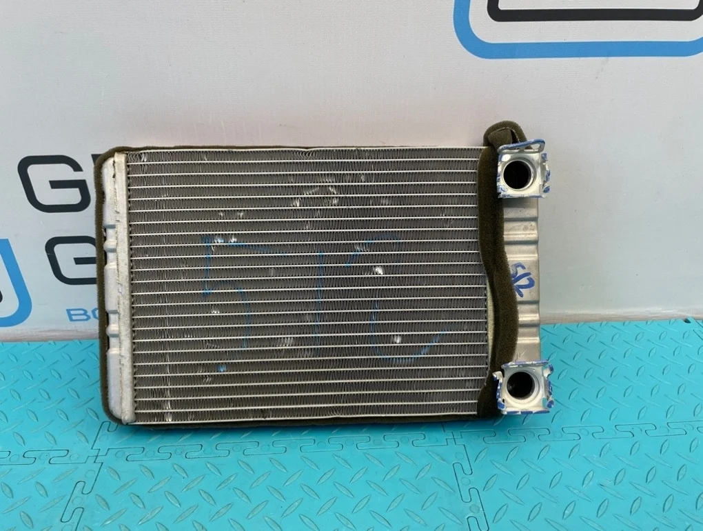 Радиатор печки Mercedes-Benz Clk-Class 2008 A2038300161 W209 271.955 1.8