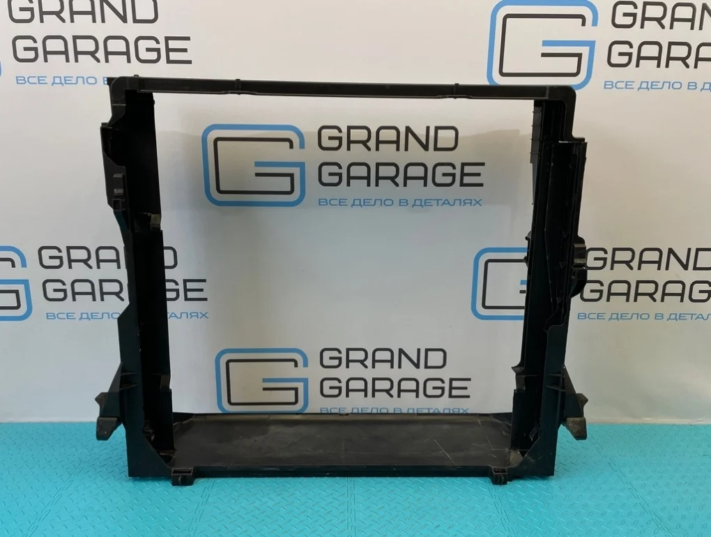 Кронштейн радиатора Bmw X5 2009 17117533538 E70 N52B30AF 3.0