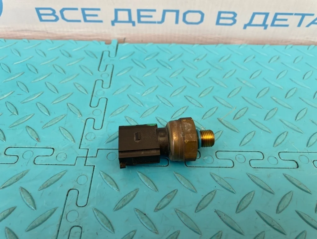 Датчик давления топлива Audi A6 2013 06E906051K C7 CHVA 2.8